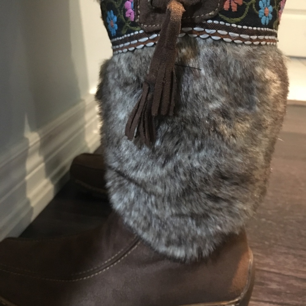 CUTE tall BOOTS with EMBROIDERY & FAUX FUR
